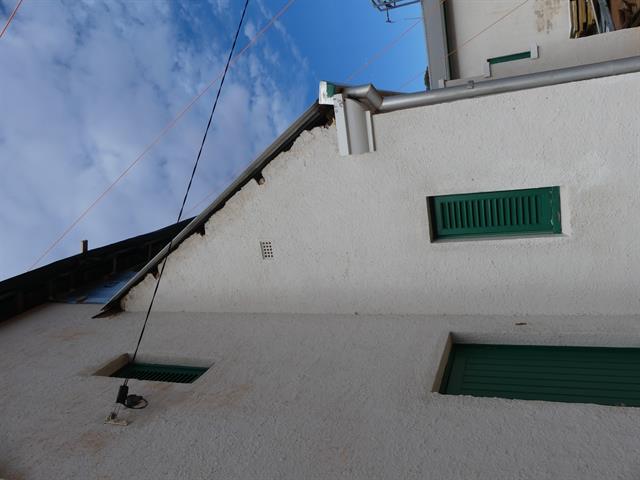 Minor damage to masonry tops