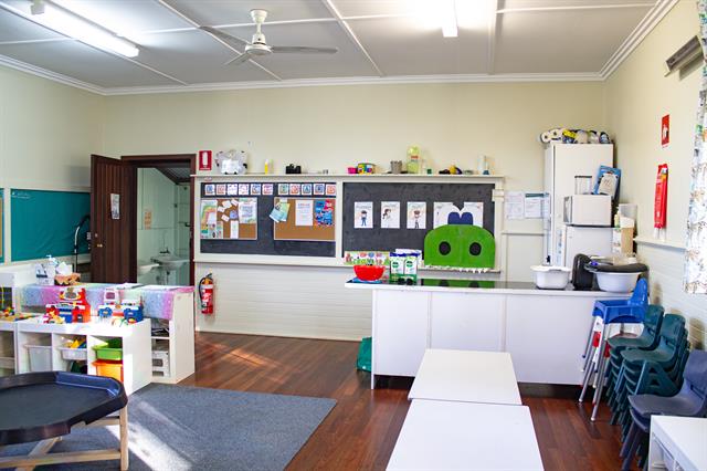 Baldivis Primary School - Entry with contemporary kitchenette, Building 1