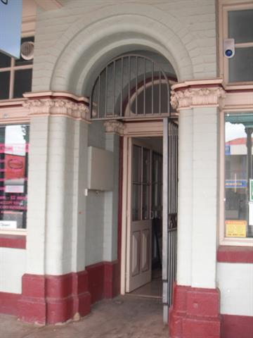 entry door showing architectural detailing