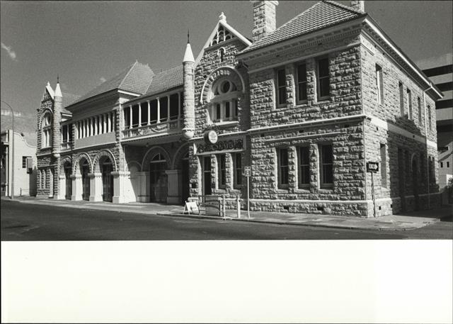 Front elevation of building from Murray Street