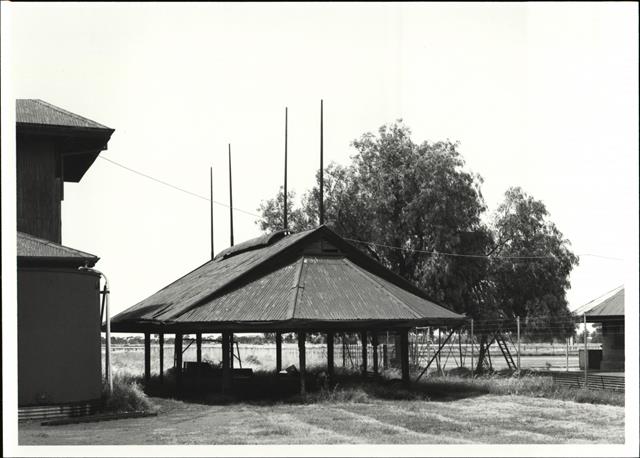 Front elevation of disused refreshment kiosk