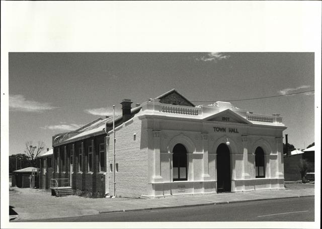Left corner elevation of building