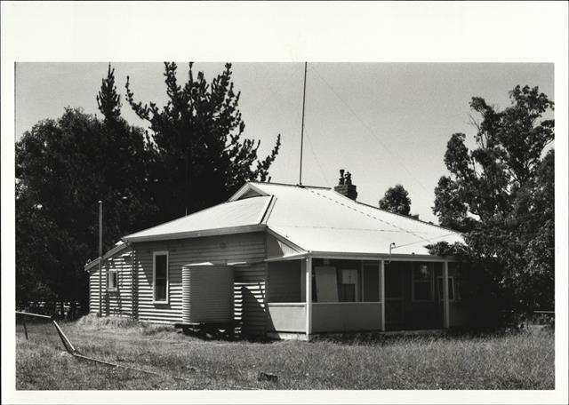 Left corner elevation of police quarters