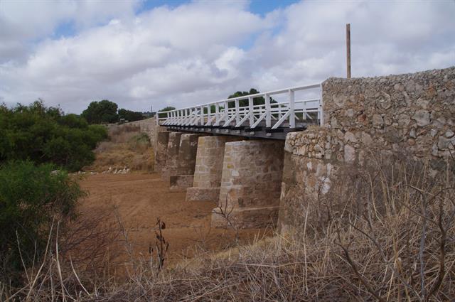 North side of bridge with approach walls1