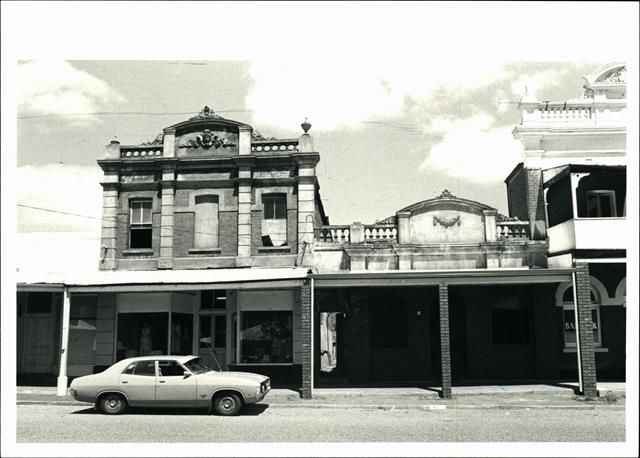 Front elevation of buildings with Freemsons' Hotel visible on right
