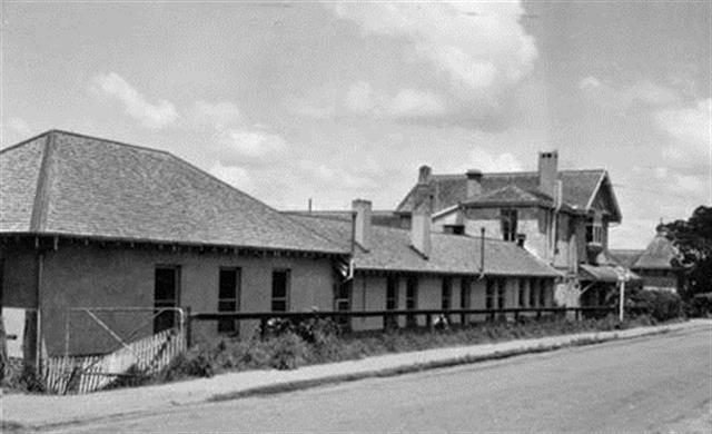 c1954 - note 'shingle roof' on the eastern wing