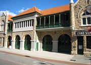 View along front facade to Murray Street