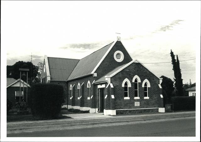 Front corner elevation of St Mark's in Brookton