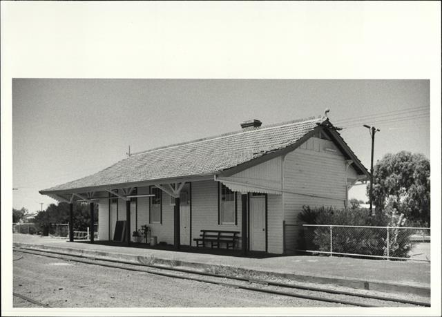 Right corner elevation of platform from tracks