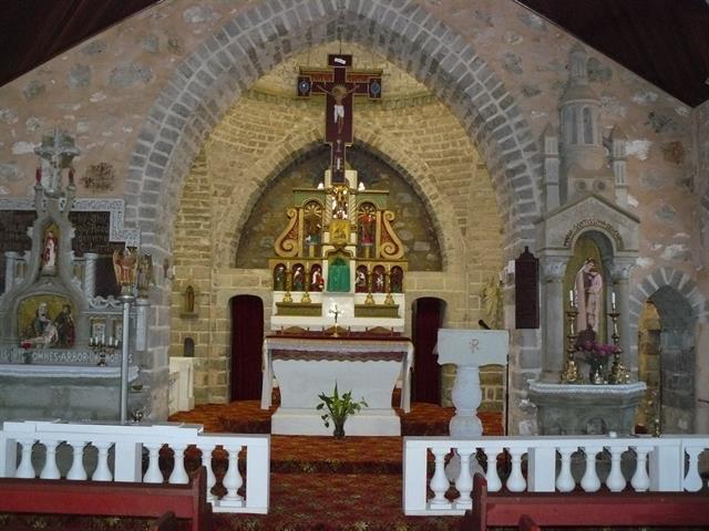 Interior view to altar2