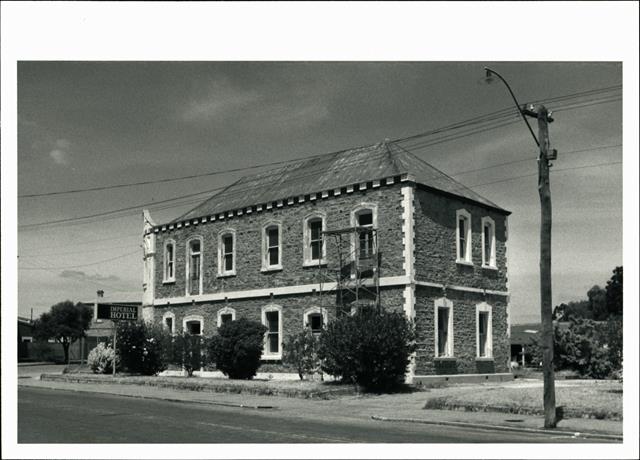 Right corner elevation of building from Avon Terrace