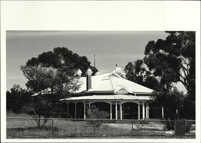 Left corner elevation of building