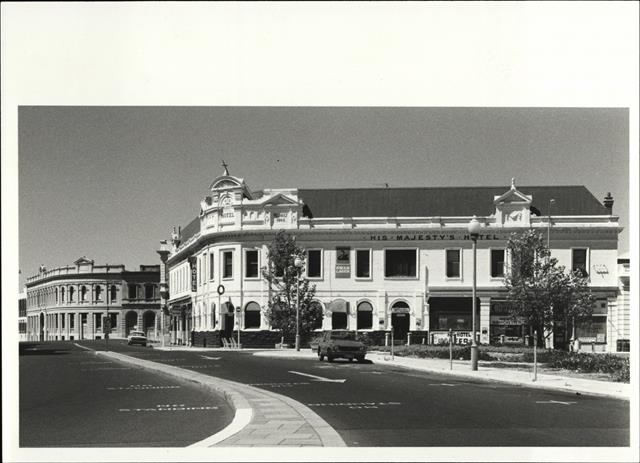 Corner elevation with 2 Henry Street in background