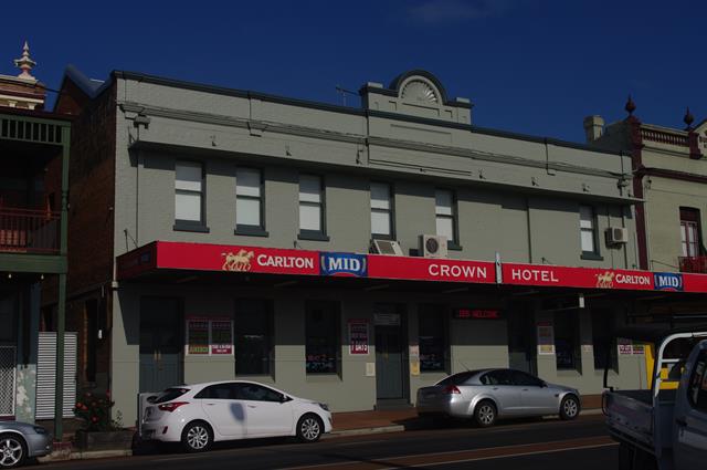 113 Throssell St, Crown Hotel