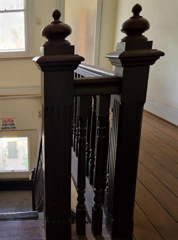 Staircase turned finial balls
