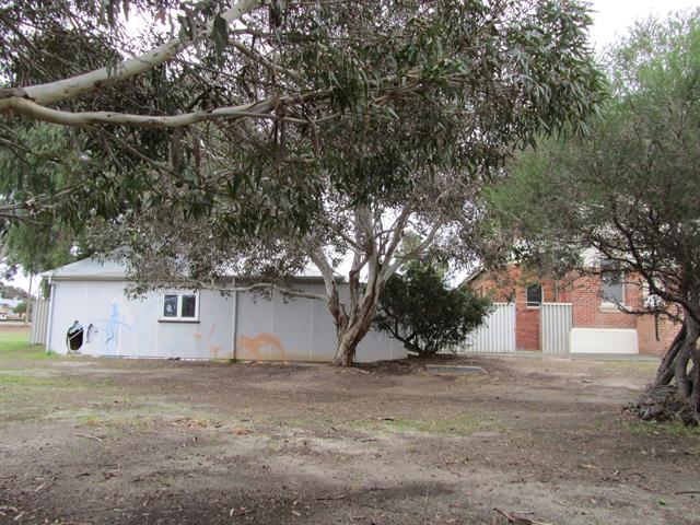 southern garage side elevation