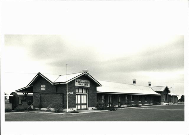 Left corner elevation of building