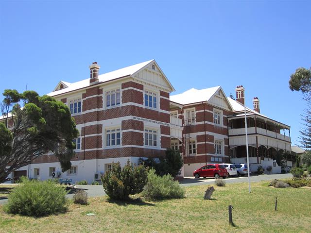 Diagonal view from Curtin Ave