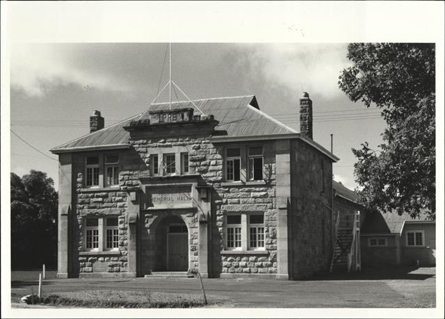 Front right corner elevation