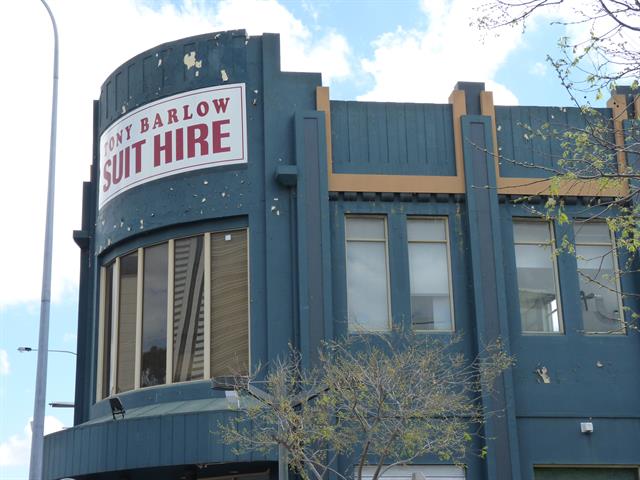 Detail corner elevation from Lake St