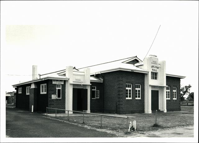 Left corner elevation of Yarloop Hall & adjoined National Bank branch