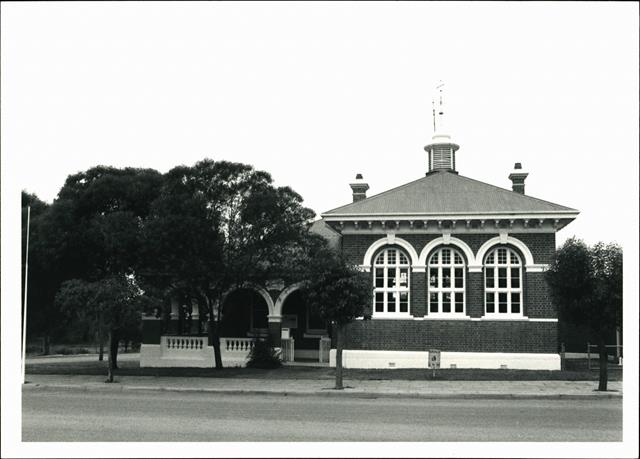 Front elevation of court house from Vincent Street