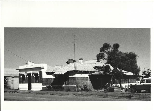 Front right corner elevation