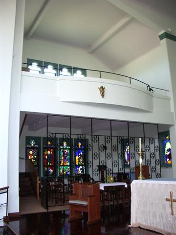 Interior view of choir gallery over the Memorial Chapel in the north transept of