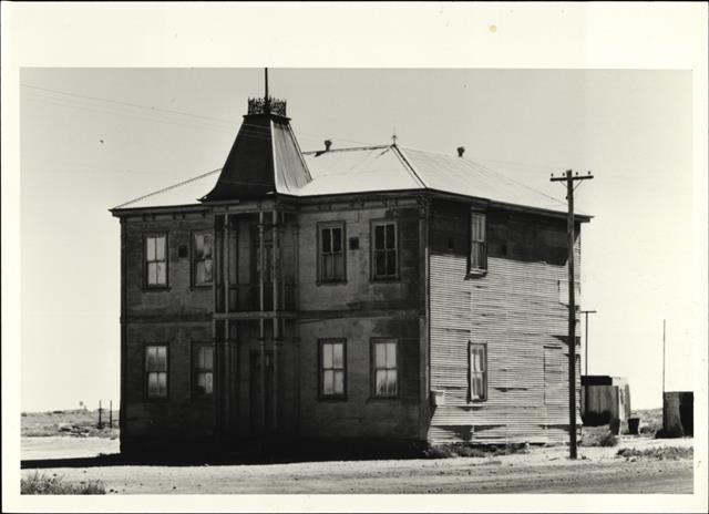 Front corner elevation of Cue Masonic Hall and Temple