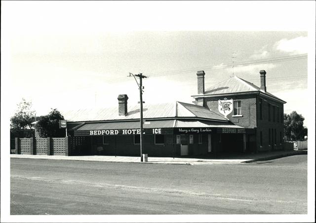 Front elevation of the Bedford Hotel in Brookton