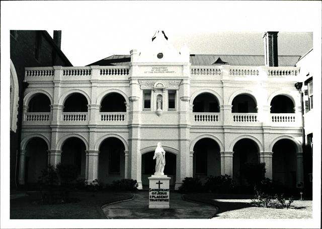 Front central elevation