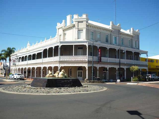 Main north-west elevation, corner Wellington and Victoria Sts