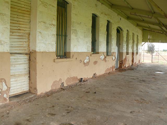 Eastern facade addressing platform