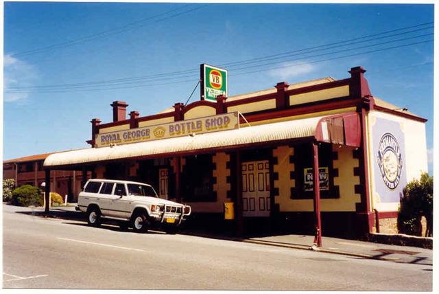 Royal George Bottle Shop - 2000