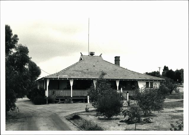 Front elevation of building from Honour Avenue
