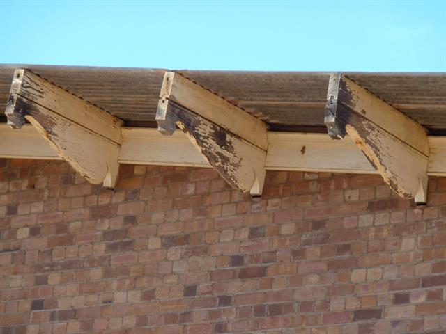 Eaves detail