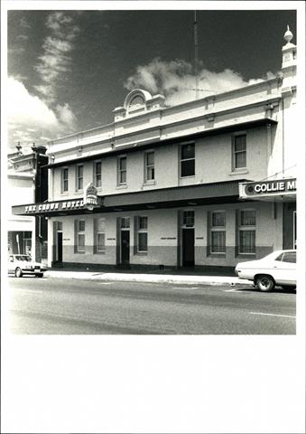 Front elevation of the Crown Hotel in Collie