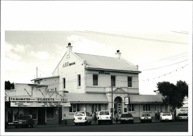 Front corner elevation of the Carnarvon ANZ building
