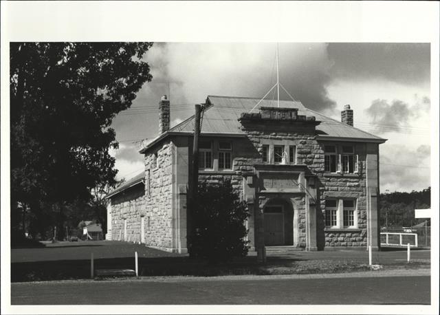 Front left corner elevation