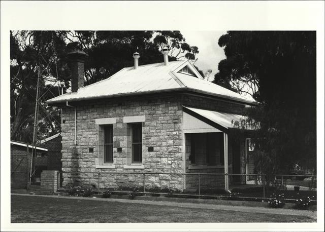 Angled left side elevation of court house