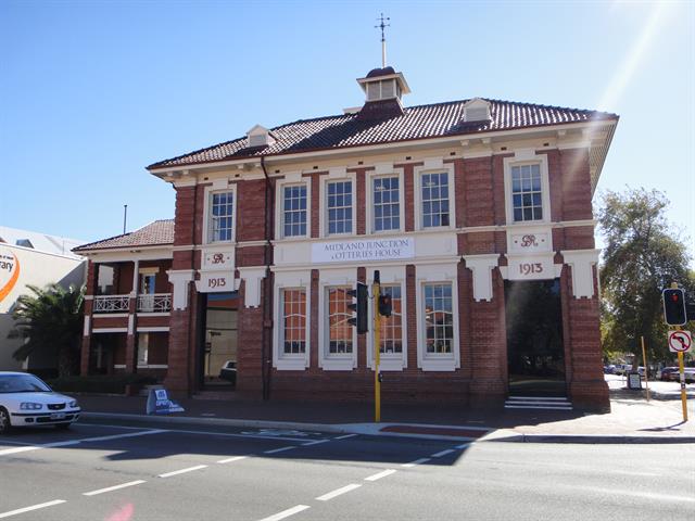 View across Great Eastern Highway