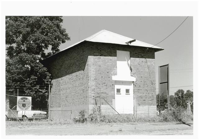 P02483 Barker's Store & Warehouse