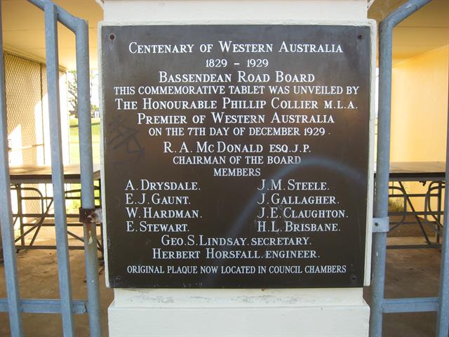 Plaque on centre pillar of entrance