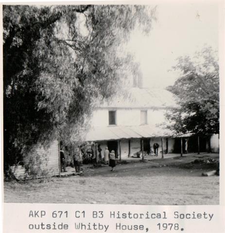 AKP 671 C1 B3 Historical Society outside Whitby House 1978